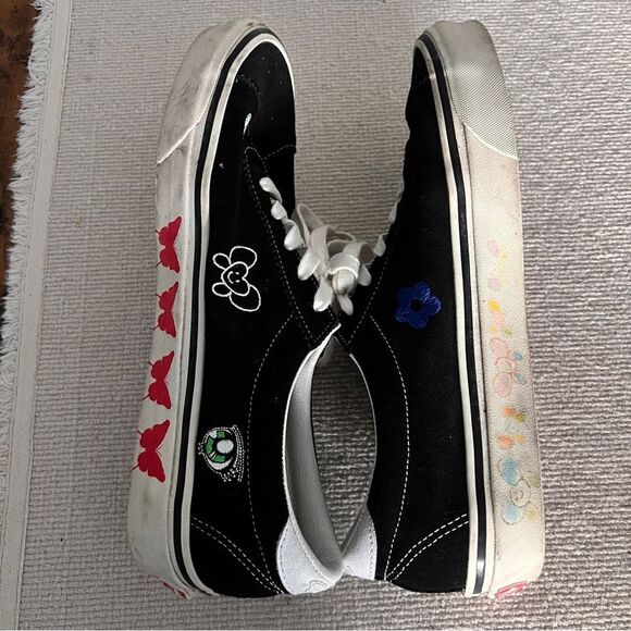 Vans Black Floral Embroidered Sneakers Men's 10.5 Women's 12 - Picture 7 of 8